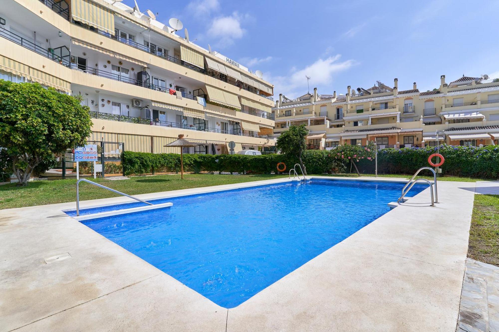 Hawaii 1St Floor Burriana, Nerja Apartman Kültér fotó