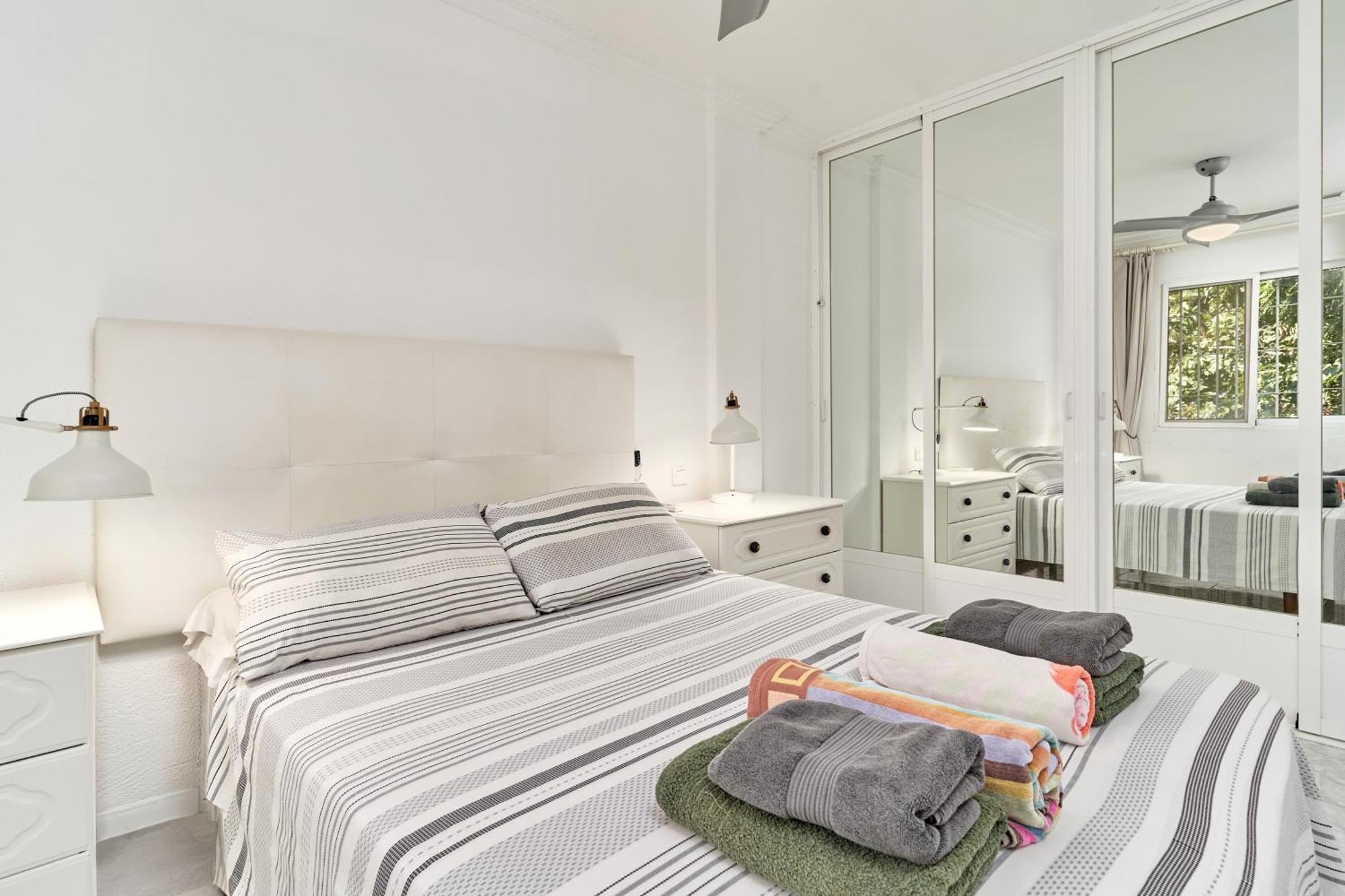 Hawaii 1St Floor Burriana, Nerja Apartman Kültér fotó