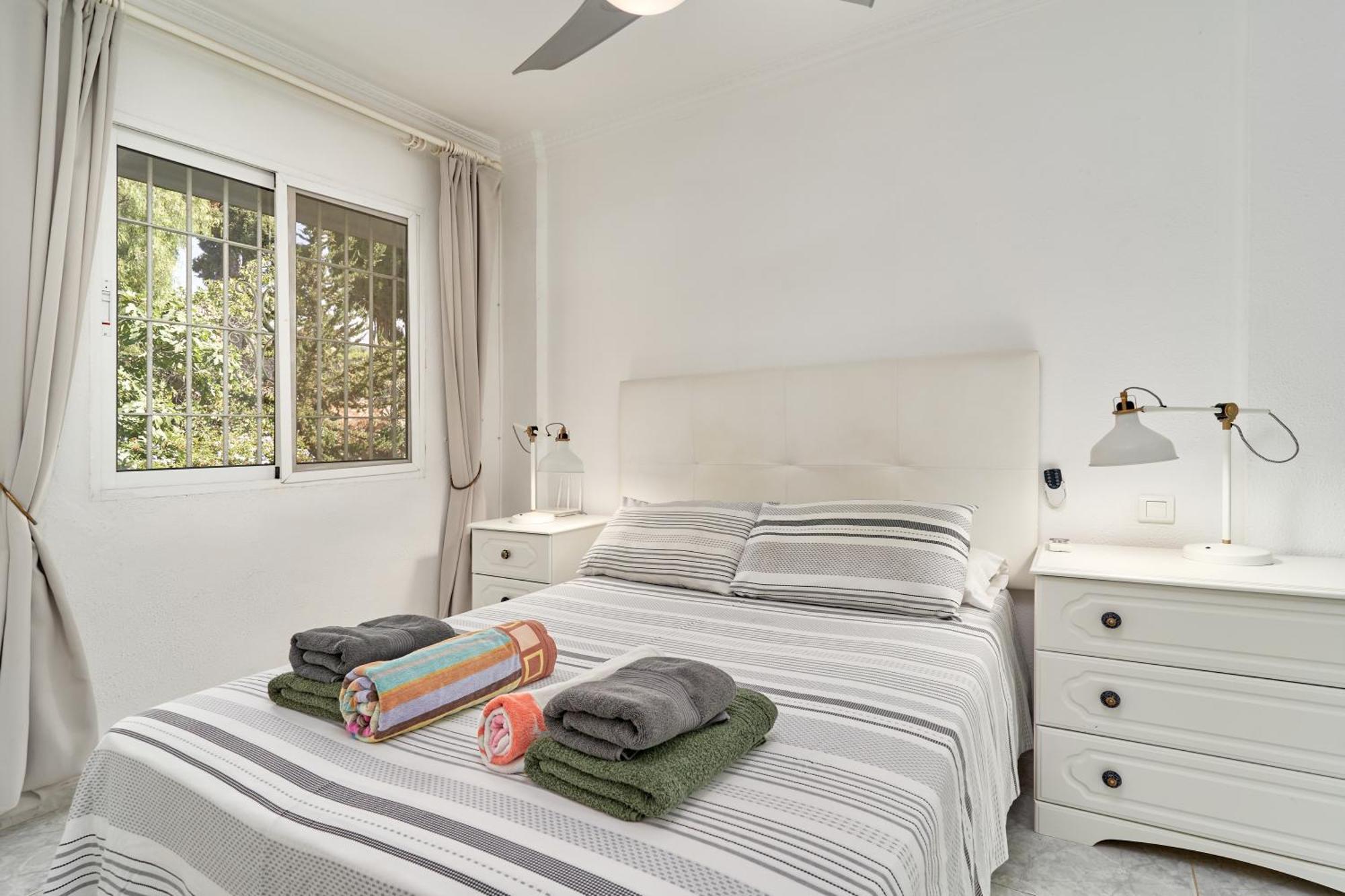 Hawaii 1St Floor Burriana, Nerja Apartman Kültér fotó