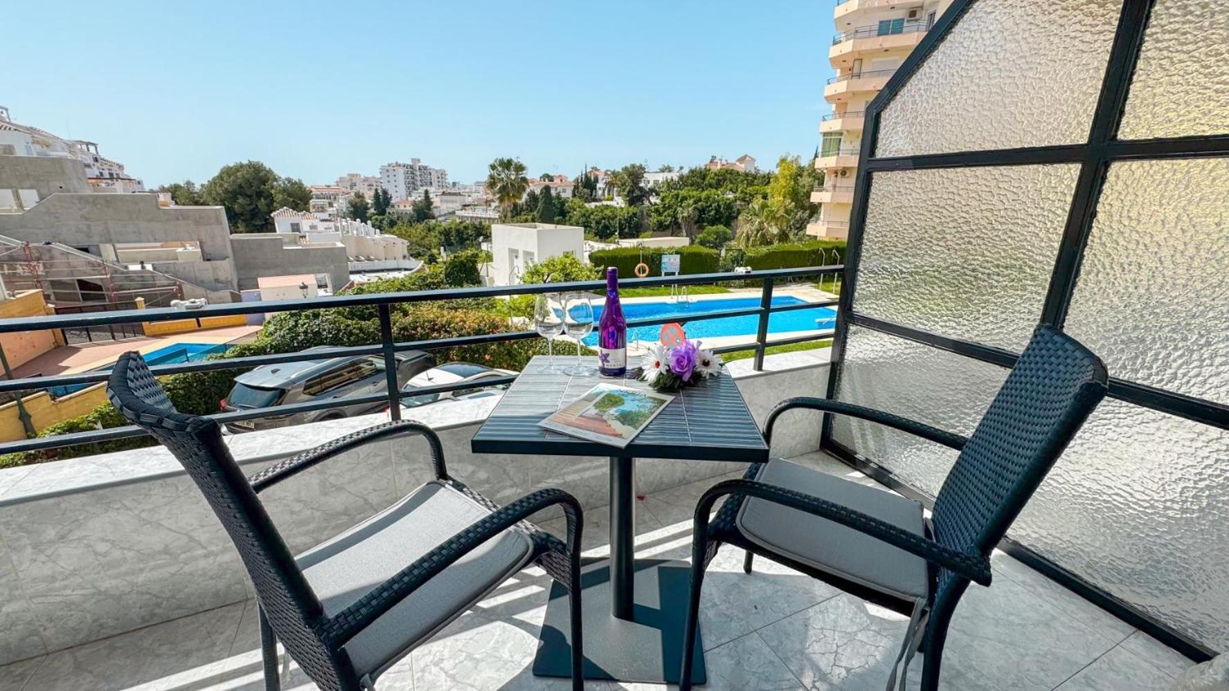 Hawaii 1St Floor Burriana, Nerja Apartman Kültér fotó