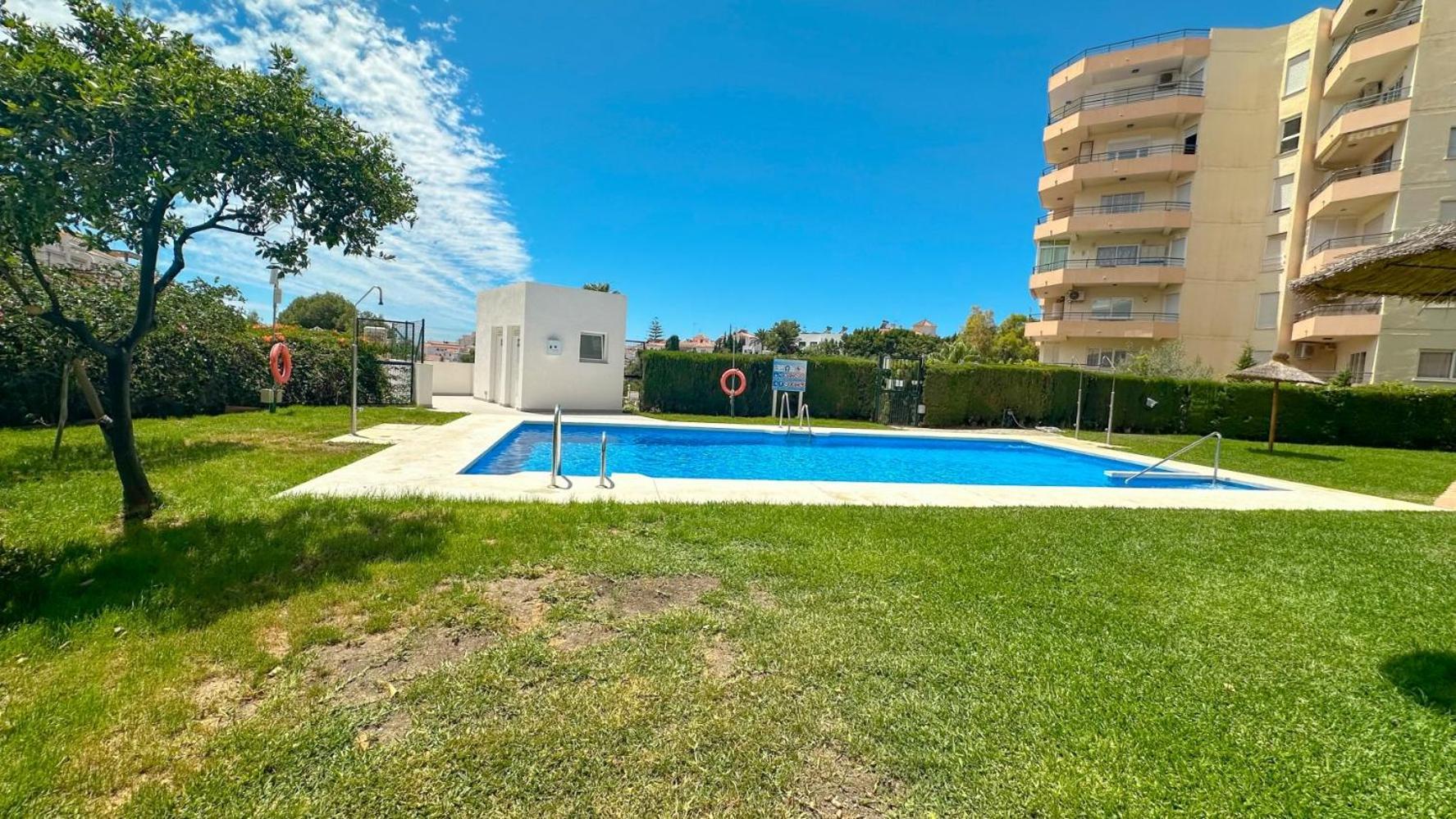 Hawaii 1St Floor Burriana, Nerja Apartman Kültér fotó