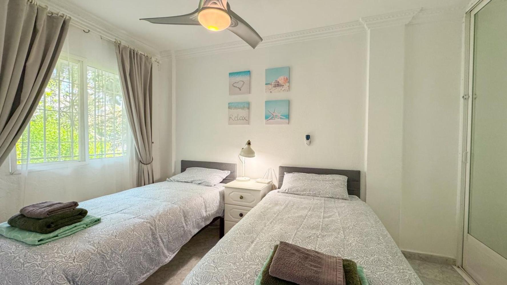 Hawaii 1St Floor Burriana, Nerja Apartman Kültér fotó