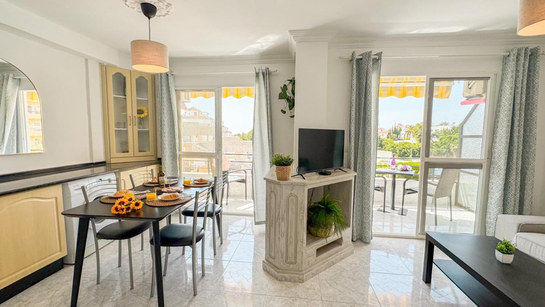 Hawaii 1St Floor Burriana, Nerja Apartman Kültér fotó