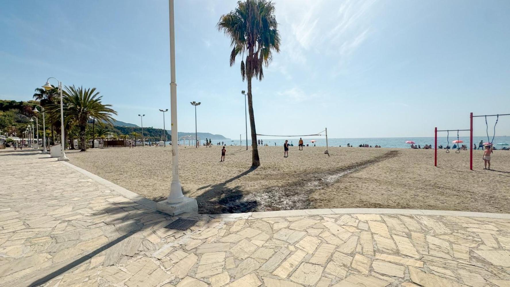 Hawaii 1St Floor Burriana, Nerja Apartman Kültér fotó