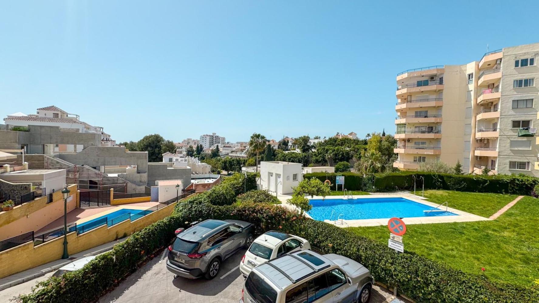 Hawaii 1St Floor Burriana, Nerja Apartman Kültér fotó