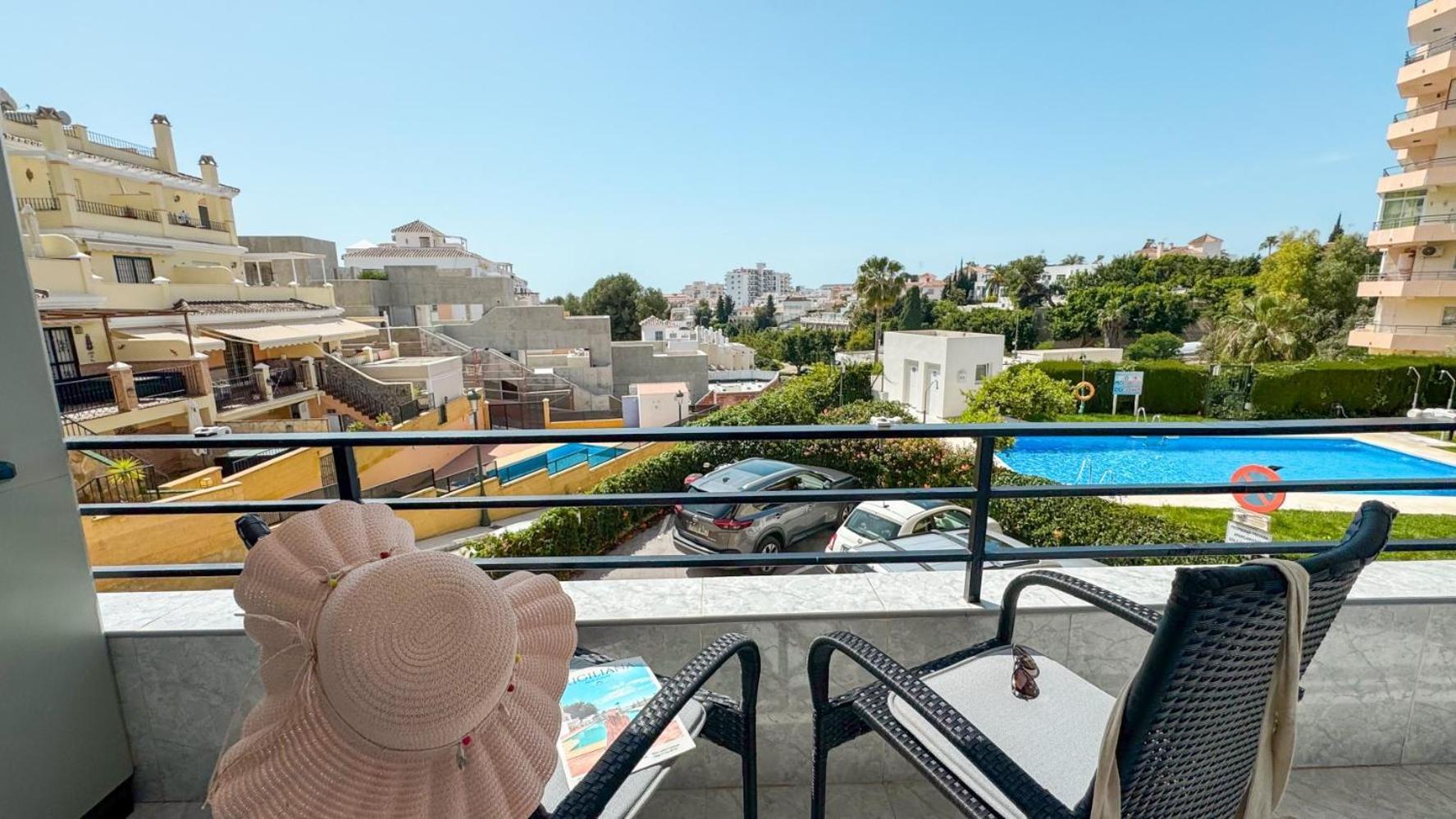 Hawaii 1St Floor Burriana, Nerja Apartman Kültér fotó