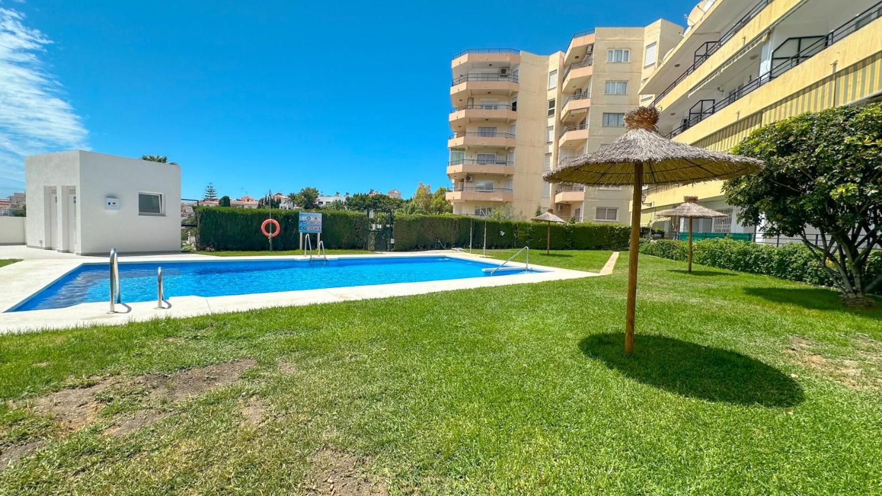 Hawaii 1St Floor Burriana, Nerja Apartman Kültér fotó