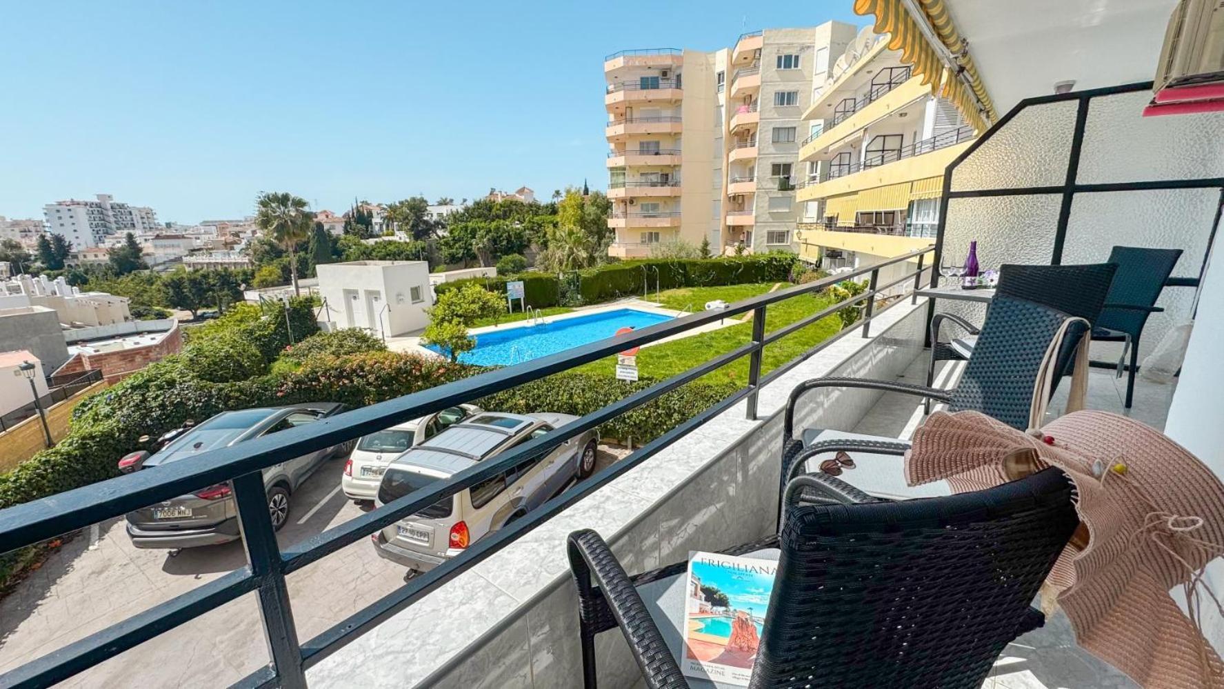 Hawaii 1St Floor Burriana, Nerja Apartman Kültér fotó