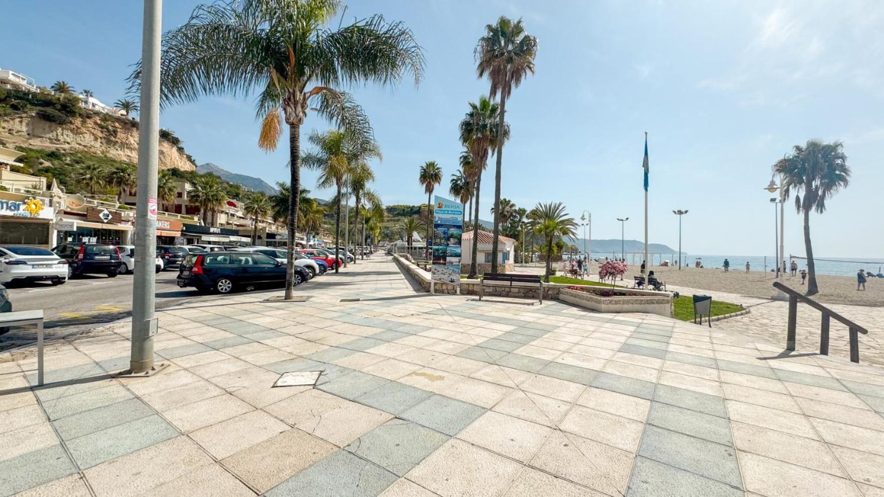 Hawaii 1St Floor Burriana, Nerja Apartman Kültér fotó