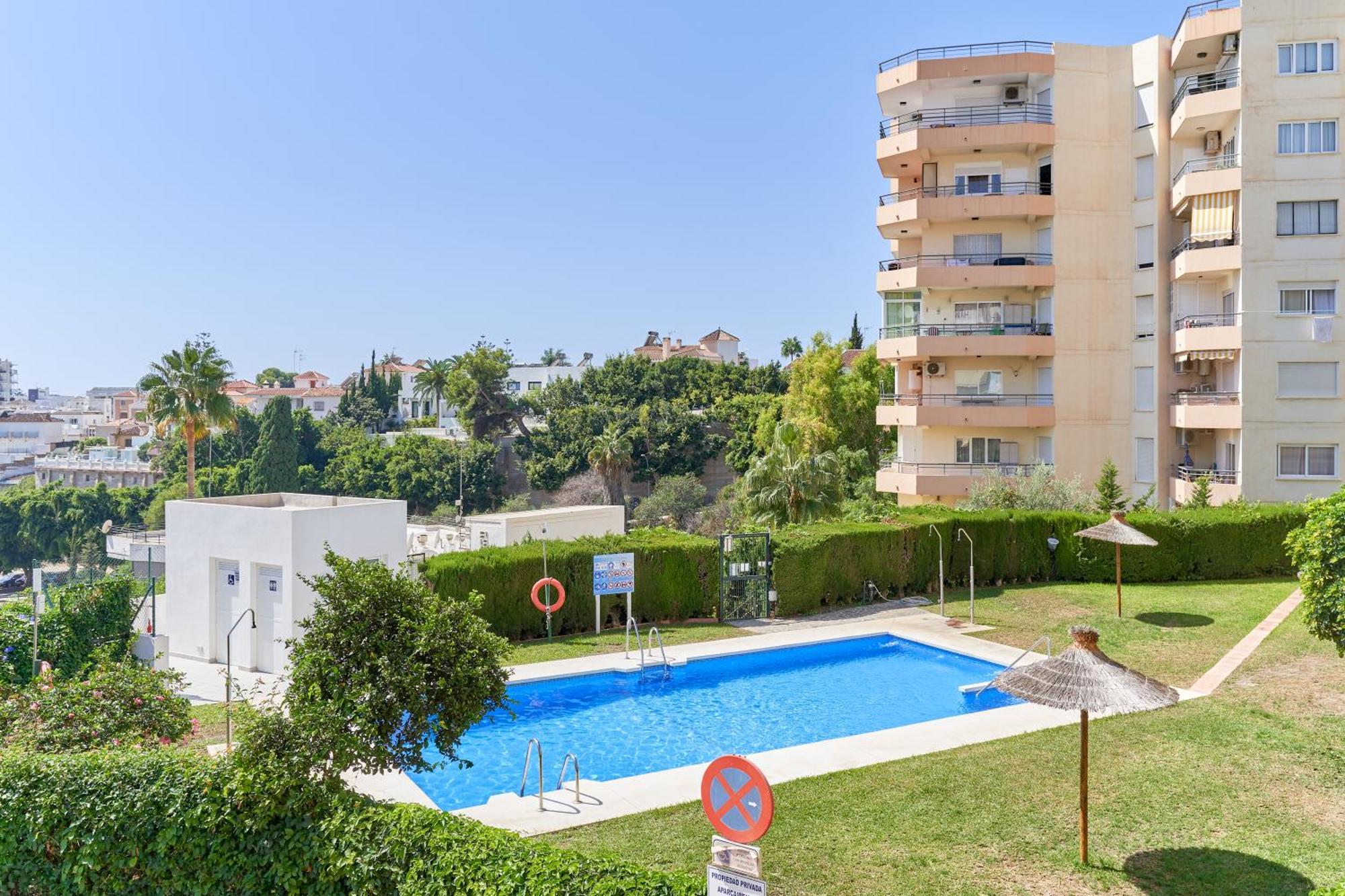 Hawaii 1St Floor Burriana, Nerja Apartman Kültér fotó